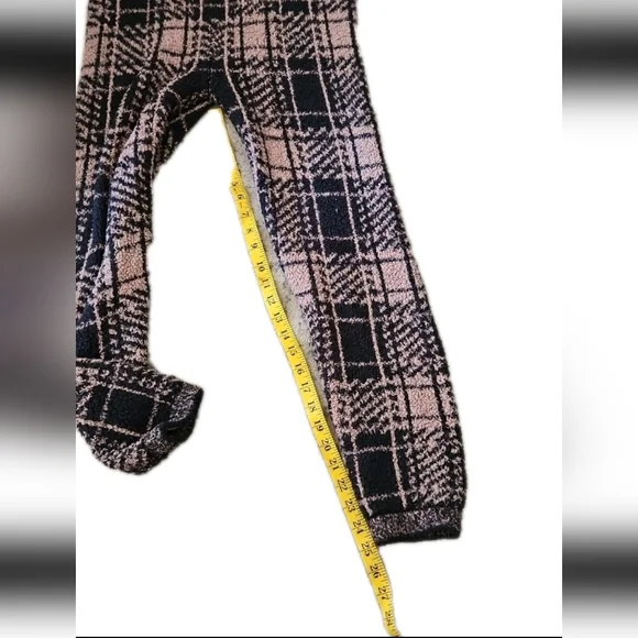 SKIMS Cozy Knit Black And Tan Plaid Jumpsuit Pajama Loungewear Cozy Zip Up 8/10 - Picture 10 of 12